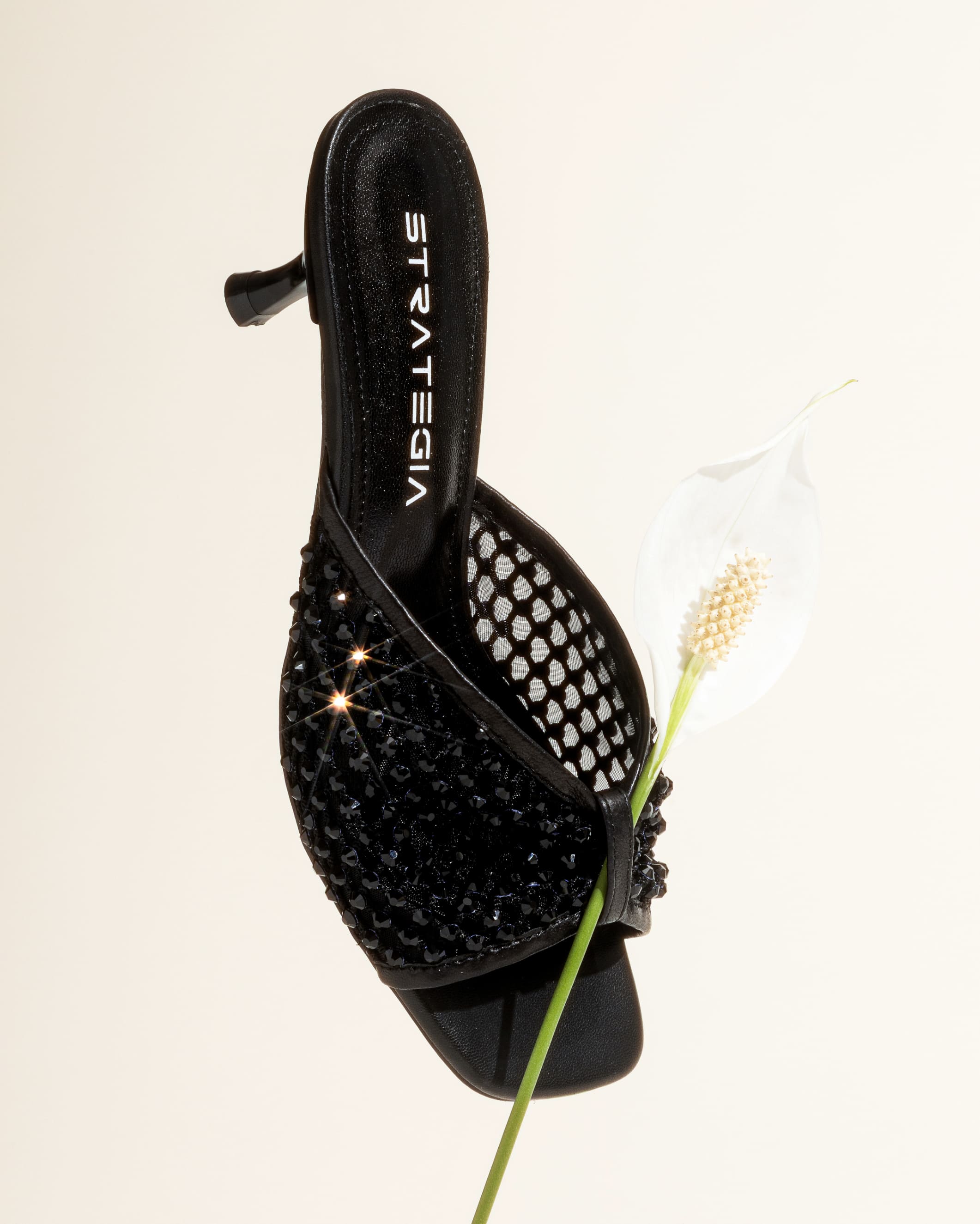 STRATEGIA SHOES / Crystal Capsule 1